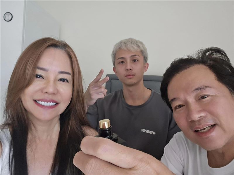 心疼兒子被罵！狄鶯開直播「火大怒嗆名嘴」：你有家教嗎　不忍了公開內幕「你要不要去問老師」