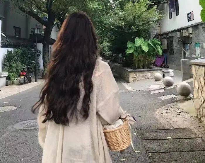  婆婆退休住我家帶孫女！一次生病住院，我們幫婆婆去繳費，發現了「婆婆的秘密」