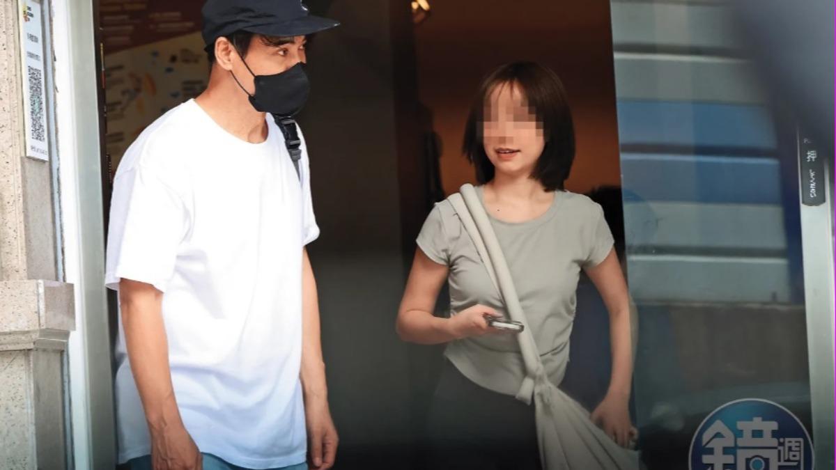 23年婚姻亮紅燈？61歲翁家明爆「甜約嫩妹攀岩」親密互動全被拍　女方「竟是生技千金」他事後全說了