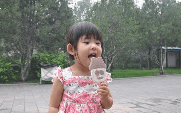 我連生兩女兒！婆婆不滿說我「不能生兒子」，小姑說一句話「婆婆低下了頭 」