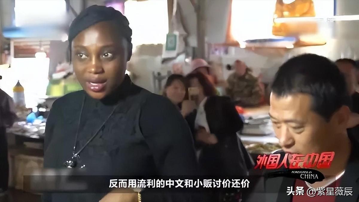 一見鐘情！40歲大叔執意「娶22歲非洲女孩」　帶回國「生下混血兒」近況曝光：令人唏噓