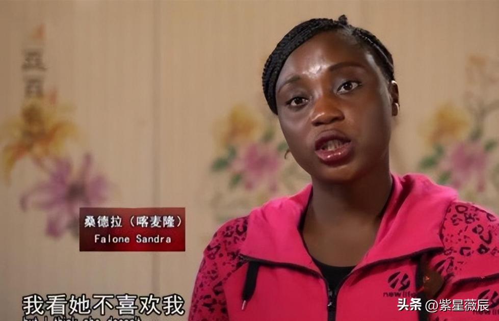 一見鐘情！40歲大叔執意「娶22歲非洲女孩」　帶回國「生下混血兒」近況曝光：令人唏噓