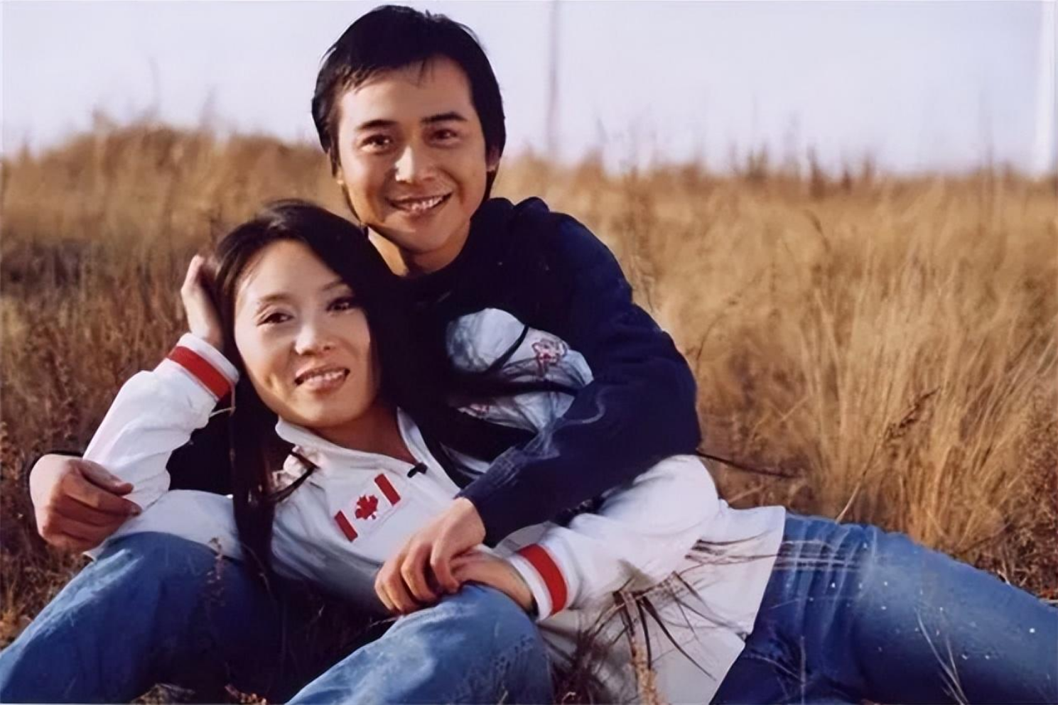 他長得帥演技好！25歲時不顧反對「娶大15歲妻子」　21年後「近況曝光」出乎意料
