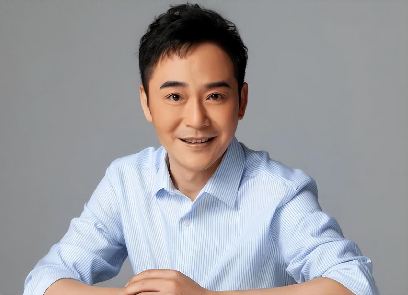 他長得帥演技好！25歲時不顧反對「娶大15歲妻子」　21年後「近況曝光」出乎意料