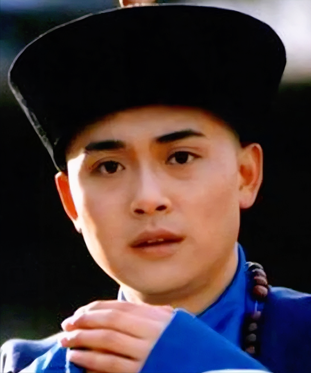 他長得帥演技好！25歲時不顧反對「娶大15歲妻子」　21年後「近況曝光」出乎意料