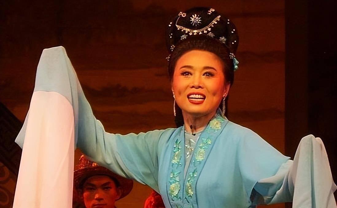 他長得帥演技好！25歲時不顧反對「娶大15歲妻子」　21年後「近況曝光」出乎意料