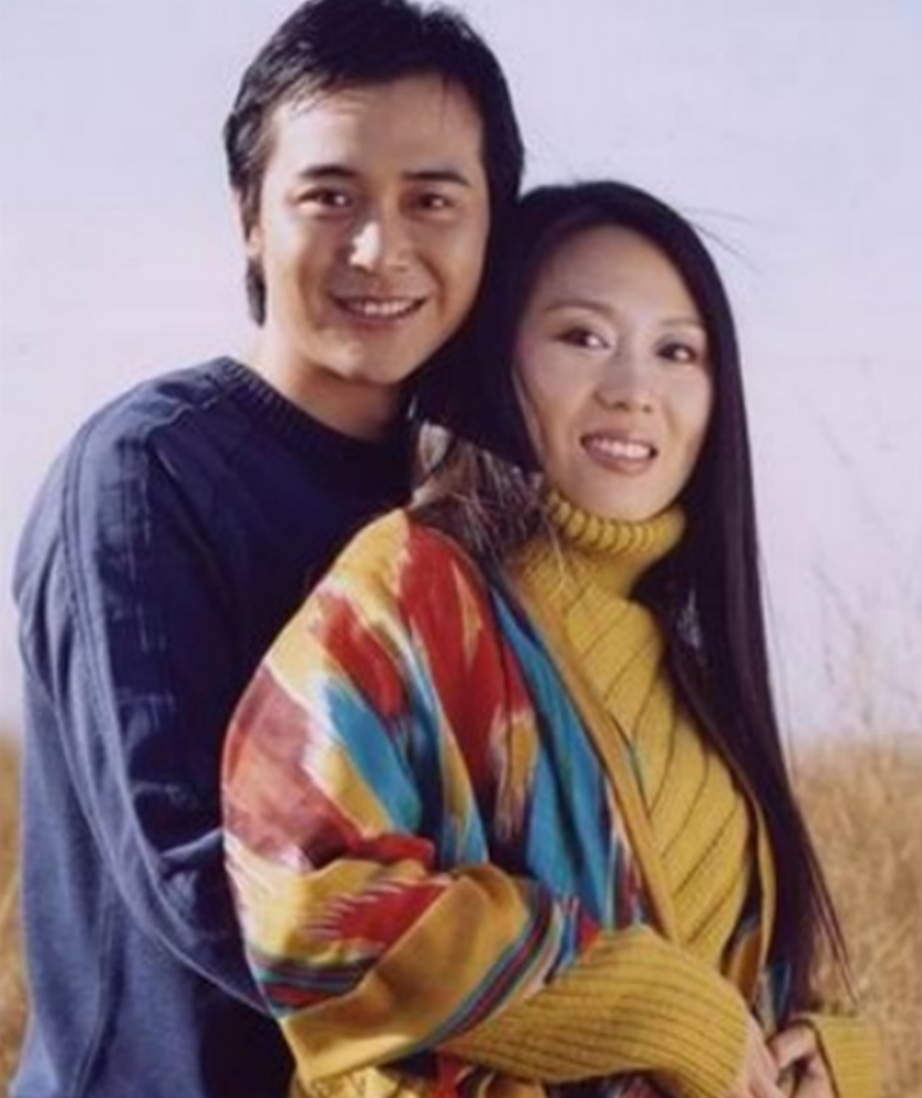 他長得帥演技好！25歲時不顧反對「娶大15歲妻子」　21年後「近況曝光」出乎意料