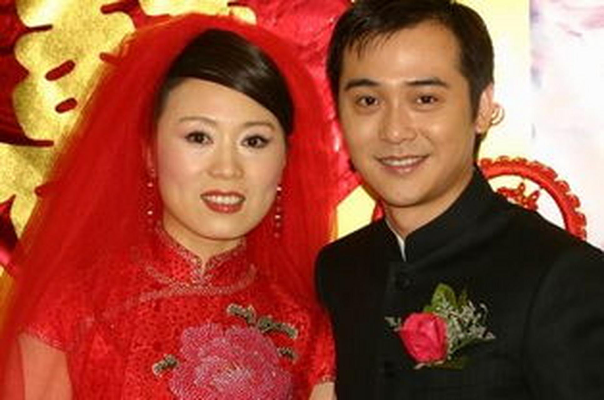 他長得帥演技好！25歲時不顧反對「娶大15歲妻子」　21年後「近況曝光」出乎意料