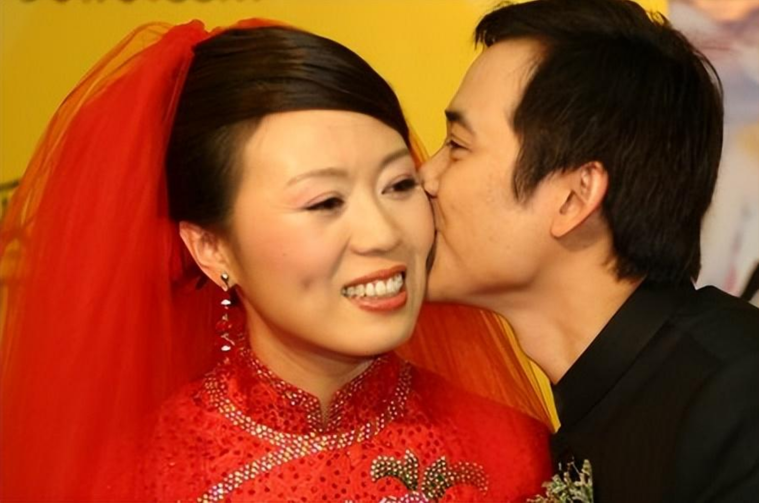 他長得帥演技好！25歲時不顧反對「娶大15歲妻子」　21年後「近況曝光」出乎意料