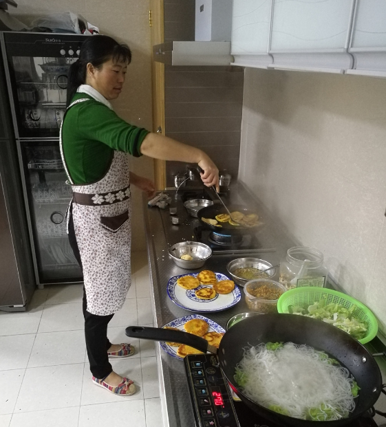中秋家庭聚會！老公叮囑：「11點準時到」　進門後婆婆「冷回一句話」讓氣氛降冰點