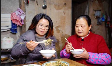 中秋家庭聚會！老公叮囑：「11點準時到」　進門後婆婆「冷回一句話」讓氣氛降冰點
