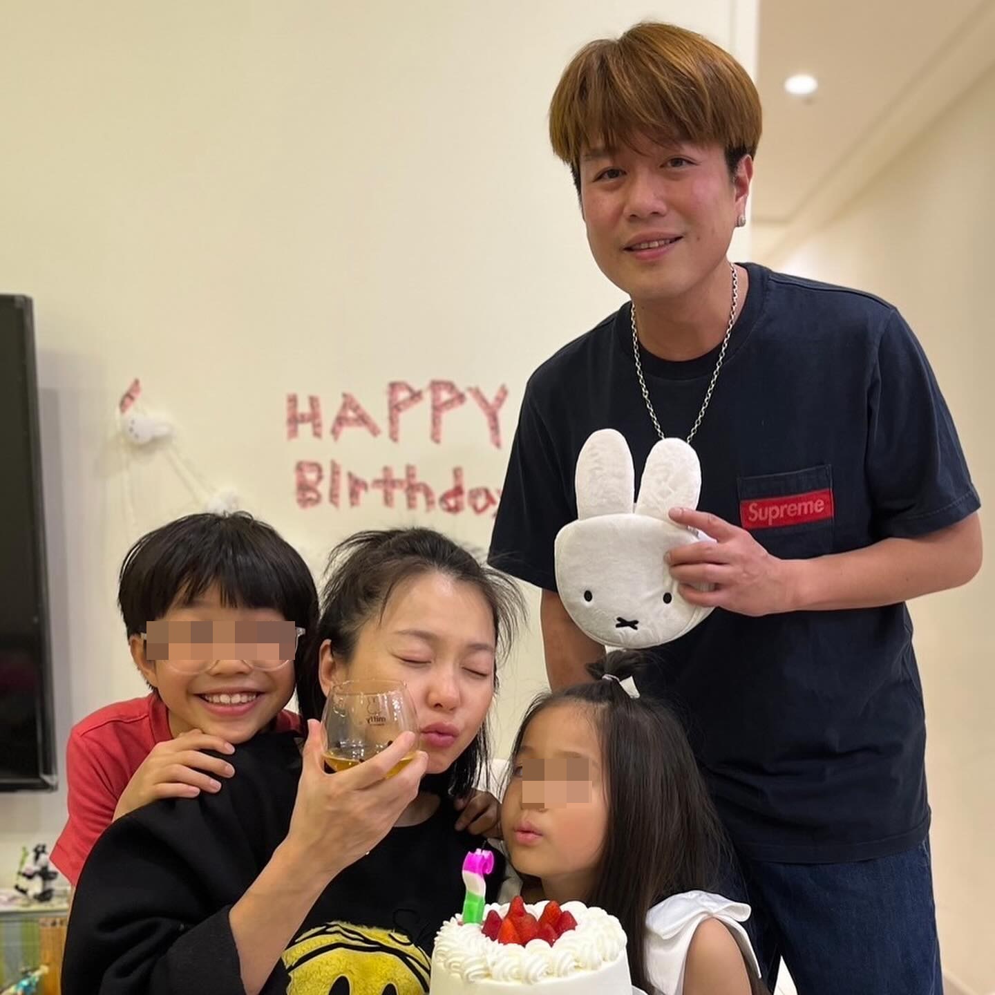 48歲女星六月師大EMBA再創佳績！獲獎學金兼多職，老公李易驚嘆：娶到寶了