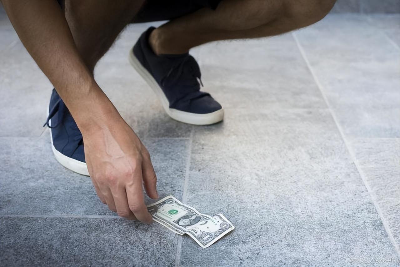 夢見蛇是福是禍？專家解析：「5大吉兆」財運滾滾來，特別是「第一種」正偏財雙收