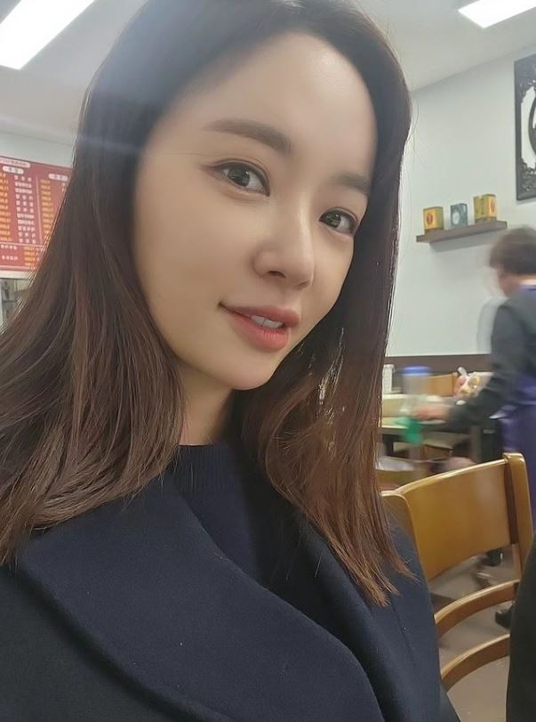 40歲大咖女星怒酸「富商尪偷吃400人」！如今「堅強當單親媽」放話：再也不結婚！