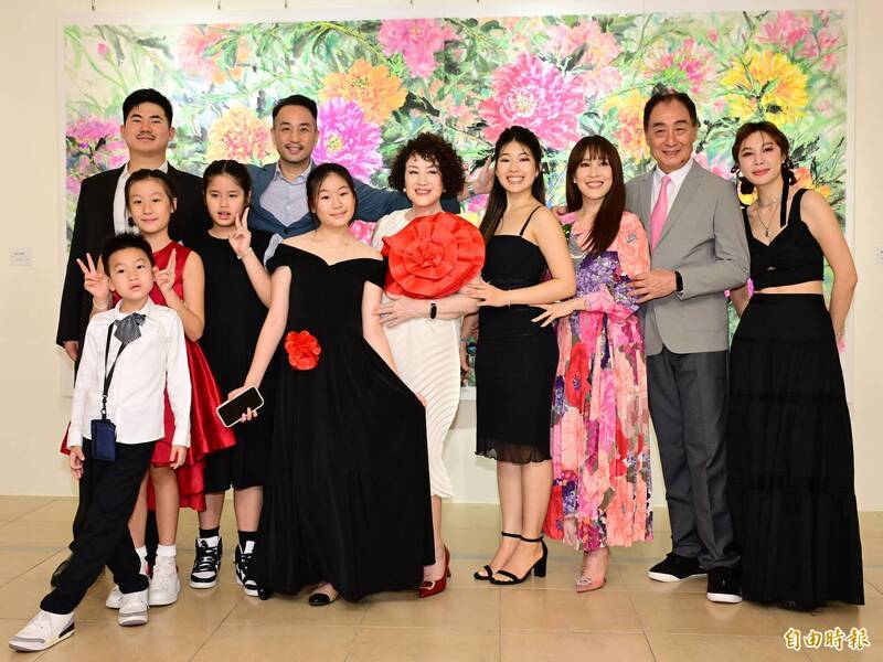 需要大家的祝福！78歲資深女星「入院動刀」：一個月開2次　曝術後畫面「親自報平安」
