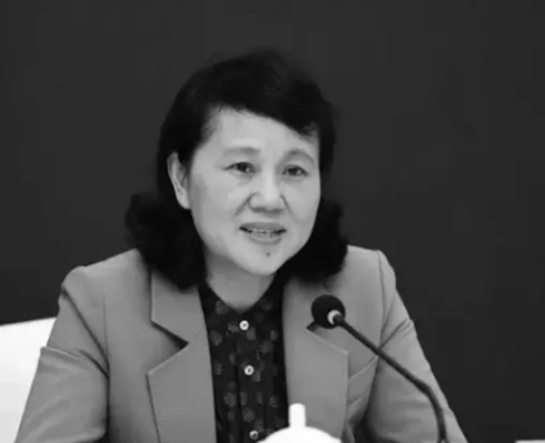 財政廳長驚傳「從13樓墜樓身亡」　目擊者嚇壞1分鐘後「其他2人也跟著墜地」