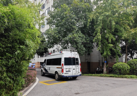 財政廳長驚傳「從13樓墜樓身亡」　目擊者嚇壞1分鐘後「其他2人也跟著墜地」