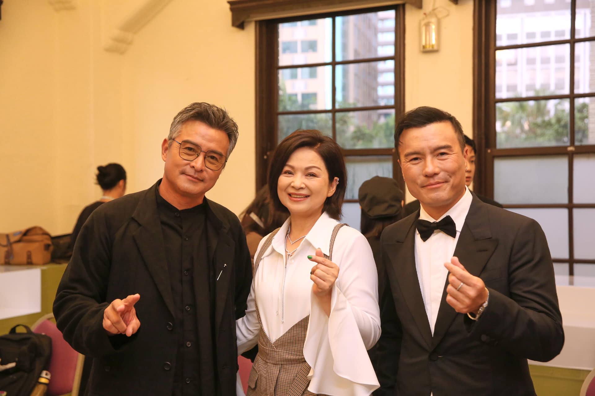 宣布結婚！47歲金鐘男星「套牢10年女友」　甜喊「不再是一個人」曝光正妹妻