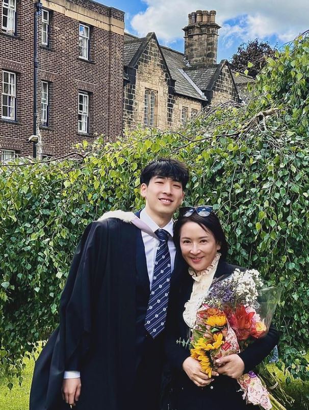 前夫是《花系列》小生！龔慈恩首曝「高大帥氣兒」畢業照　網驚呼「和爸爸超像」
