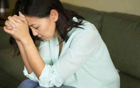 守寡多年！剛過門的媳婦卻收下100萬聘金「將我嫁給老光棍」　我做「一決定」他們全傻眼