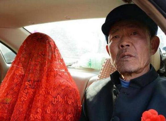守寡多年！剛過門的媳婦卻收下100萬聘金「將我嫁給老光棍」　我做「一決定」他們全傻眼