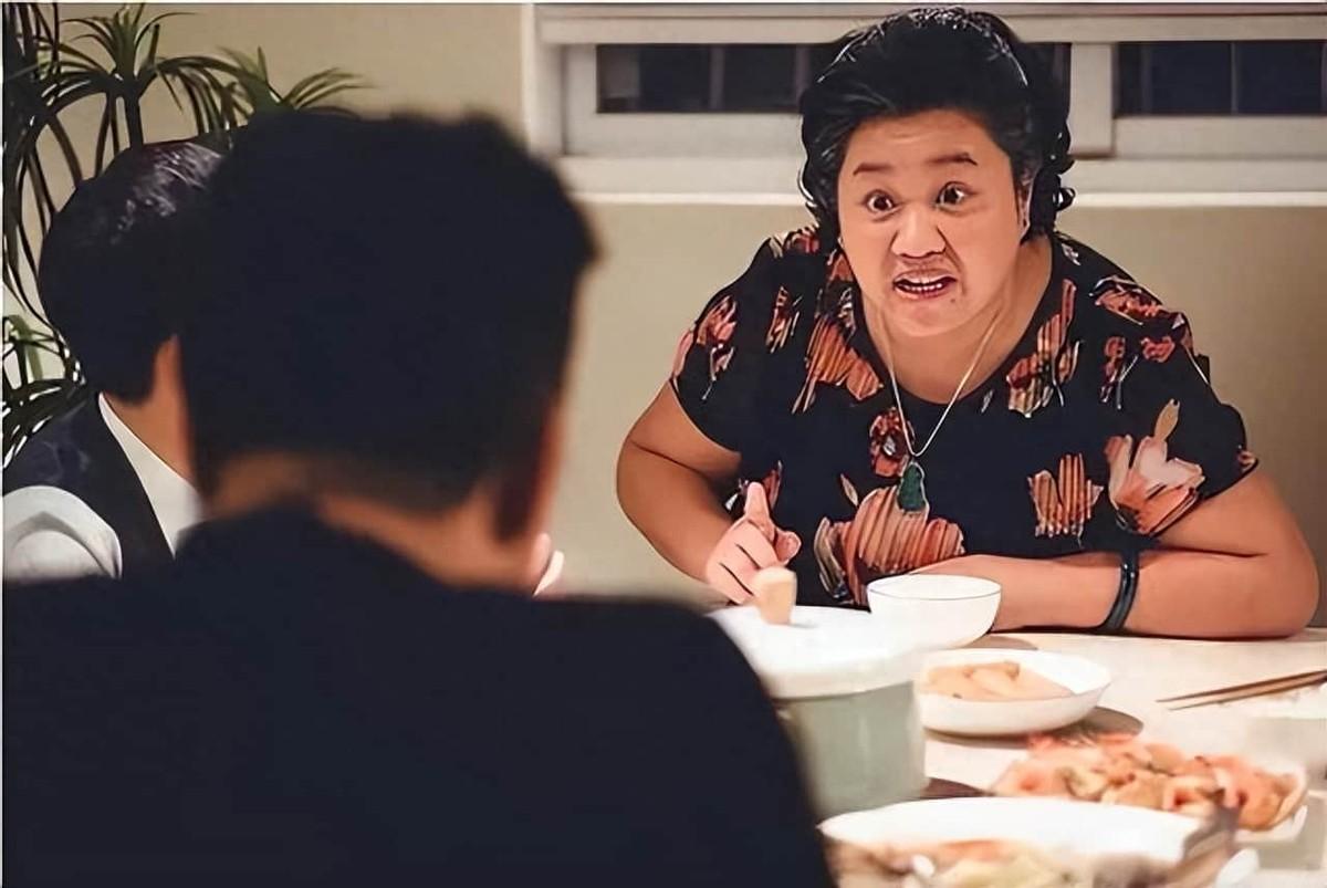 初次上門拜訪婆婆！婆婆竟當眾「說我長得丑」，小叔說了一句話，婆婆慌了：是我錯了