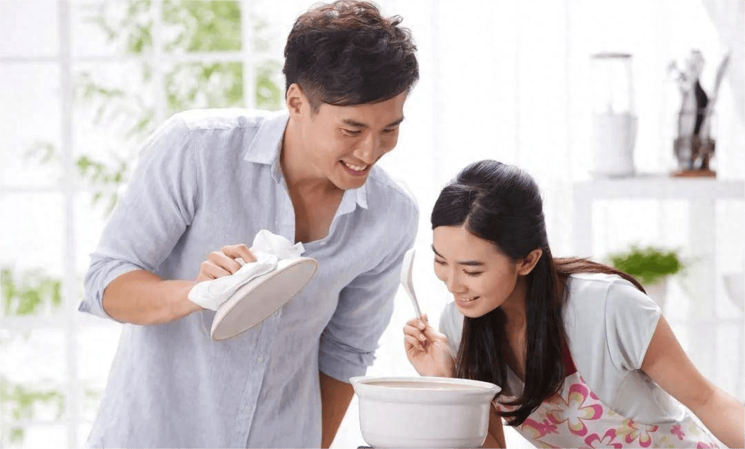 初次上門拜訪婆婆！婆婆竟當眾「說我長得丑」，小叔說了一句話，婆婆慌了：是我錯了