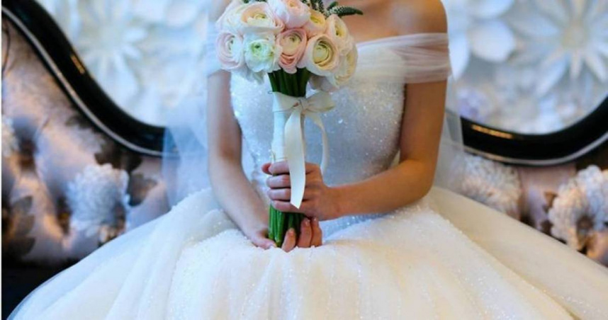 女兒半夜發燒「去不了婚禮」卻被追討紅包錢　她傻眼「轉帳1200祝福」竟被罵：桌錢都不夠