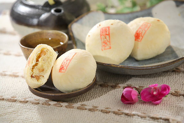 中秋買「一盒名店綠豆椪」給婆婆遭嫌太早送　隔兩周回家「撞見一幕」心涼了