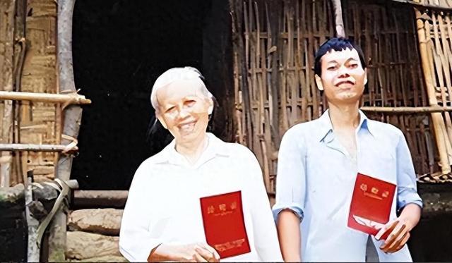 家裡反對！24歲男「迎娶71歲老太太」攜手16年　妻臨終前「他說一句話」惹淚