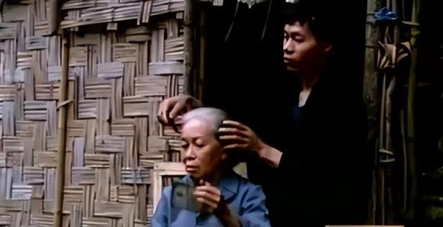 家裡反對！24歲男「迎娶71歲老太太」攜手16年　妻臨終前「他說一句話」惹淚