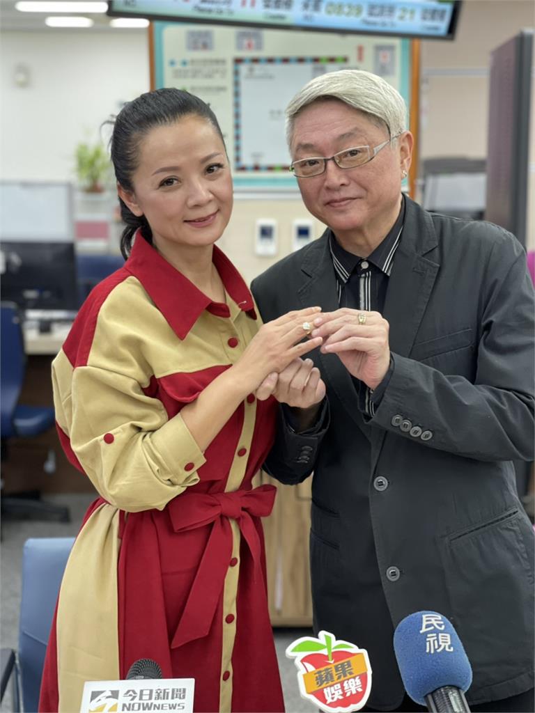 愛情長跑15年！本土劇夫妻檔首公開「婚紗照美翻」　「55歲女星披上白紗」驚呼：跟演戲差很多