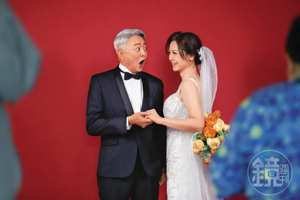 愛情長跑15年！本土劇夫妻檔首公開「婚紗照美翻」　「55歲女星披上白紗」驚呼：跟演戲差很多