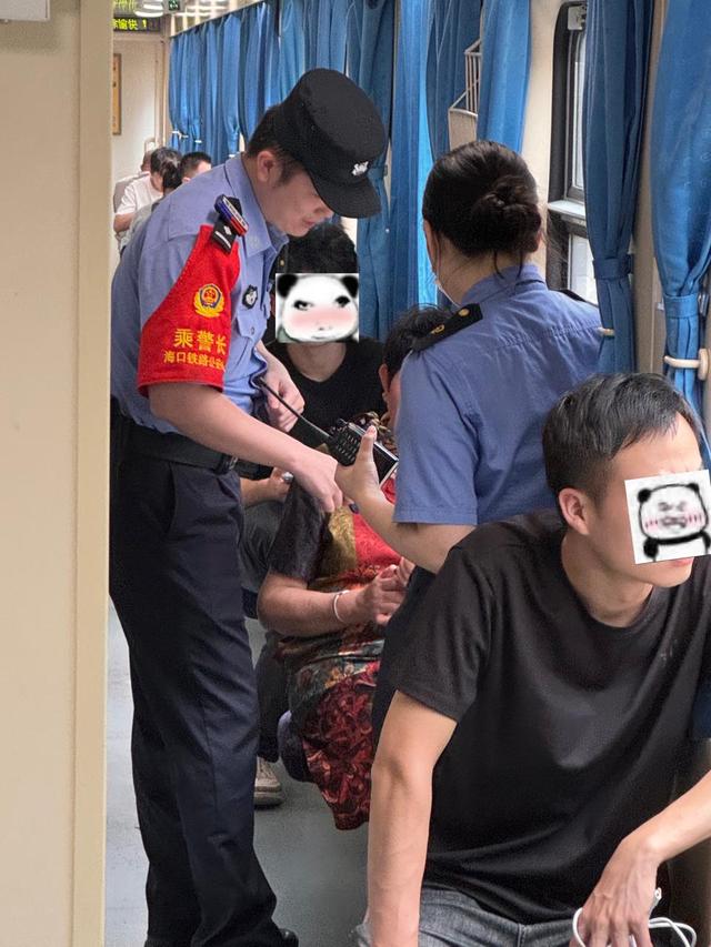 大學生搭火車「隨手幫阿姨調手機字體」　一看螢幕「趕緊報警處理」網讚：太機智了