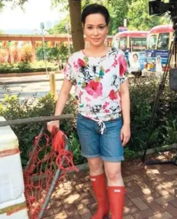 情路坎坷！女星兩任男友「一個破產一個出家」　今53歲「回歸寧靜」以賣魚為生