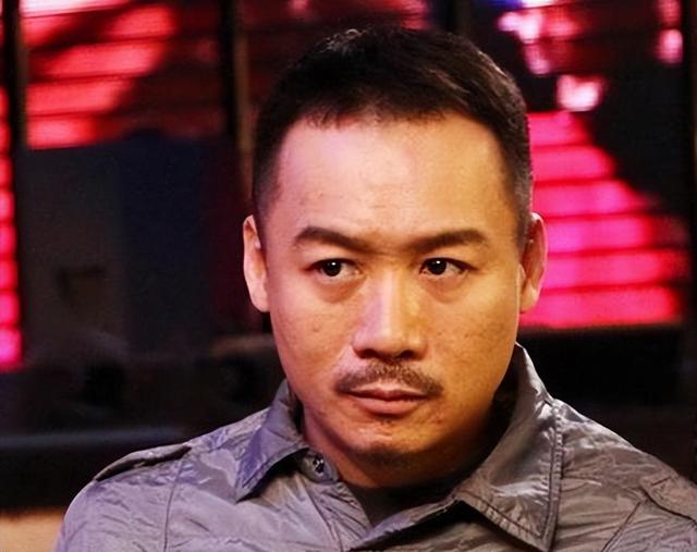 曾紅極一時！知名男星「被爆跑外送」路人秀合照　有前科「害了2條人命」不敢復出