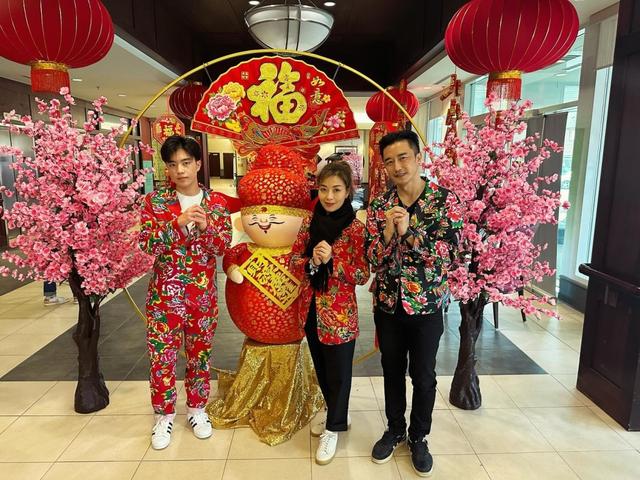 移民加拿大13年！演藝圈夫妻轉當導遊「帶60人大團」　網一看驚呼「太凍齡」