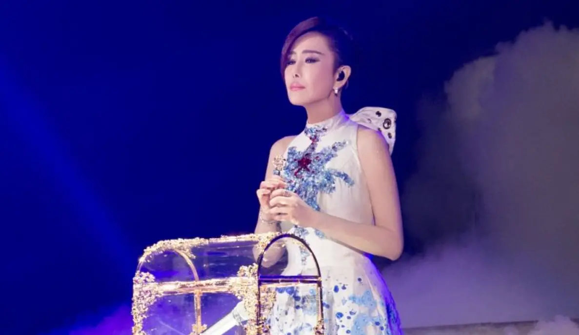 江蕙復出首唱！「20分鐘演出」震撼全台觀眾　他突曬「身後背景圖」搖頭：好可怕