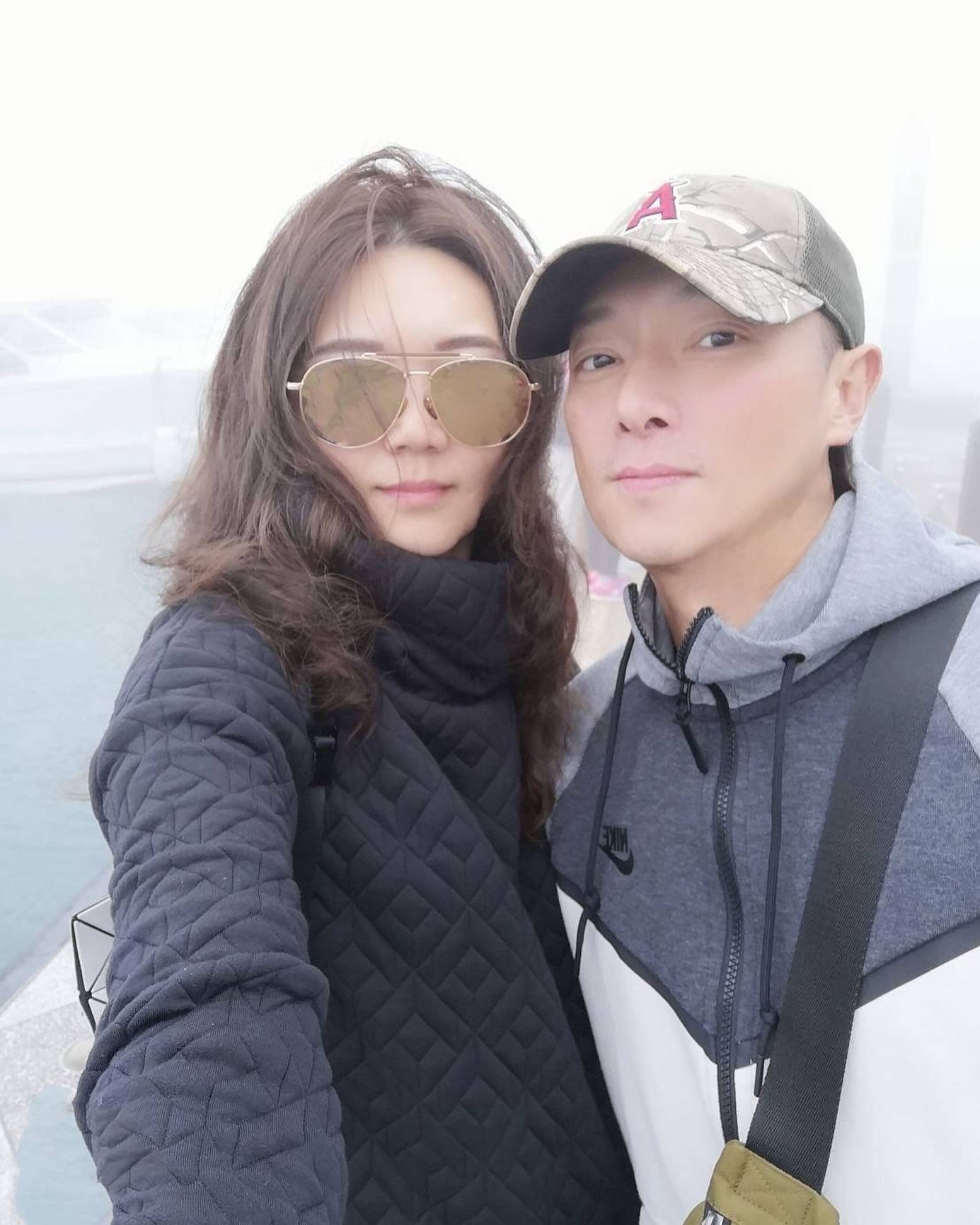 謝祖武不藏了「罕曬結縭24年妻子」　「太太正臉好凍齡」網愣：撞臉女星