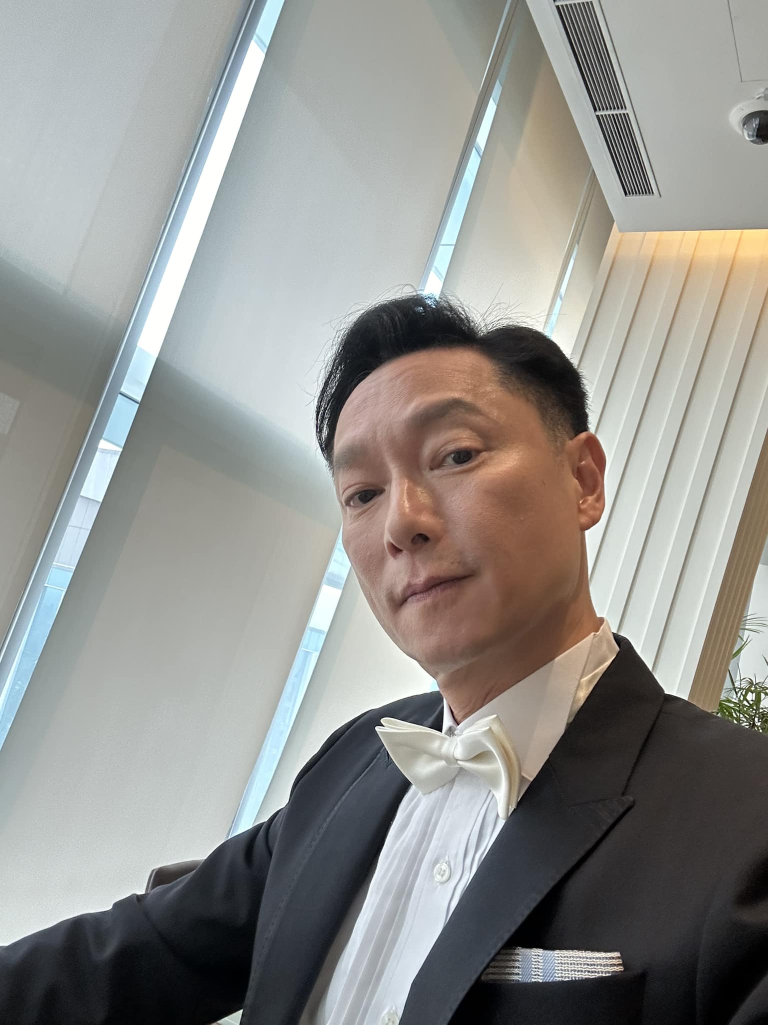 謝祖武不藏了「罕曬結縭24年妻子」　「太太正臉好凍齡」網愣：撞臉女星