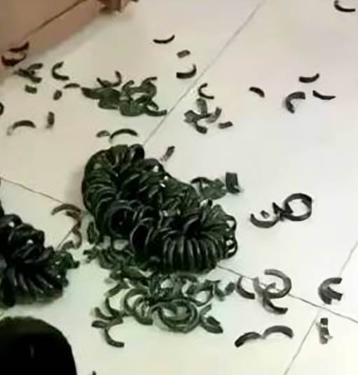 客人不小心撞到「玉鐲破碎一地」!店家怒吼「傾家蕩產你也賠不起」不久後卻換老闆臉綠了