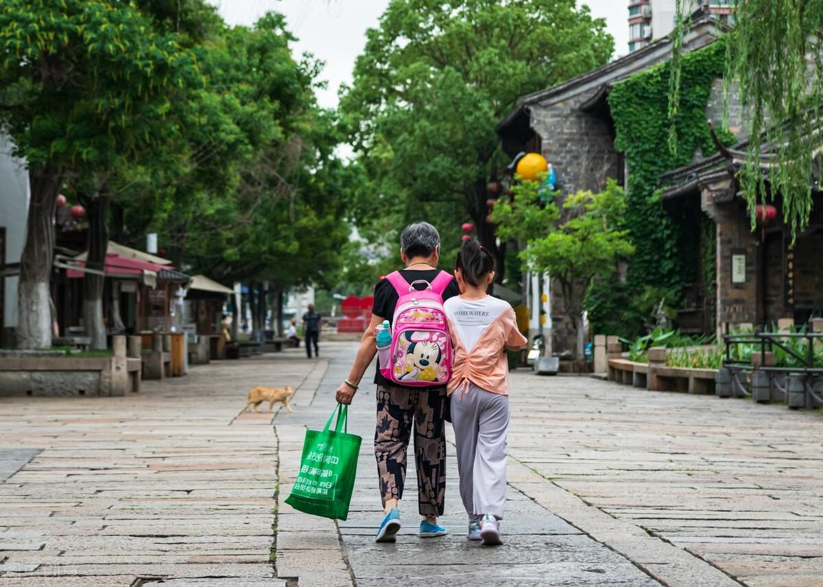 資深姥姥的智慧：帶娃5年心得，8大忠告讓你不僅是免費保姆