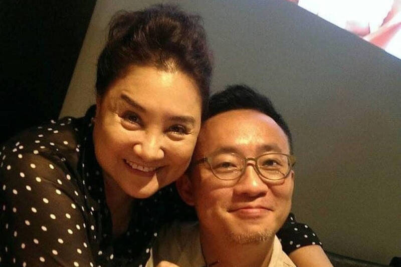 就醫逾1年！資深歌后「二度進出加護病房」現況曝光　他無奈「被酸騙錢」嘆：又有困難要面對