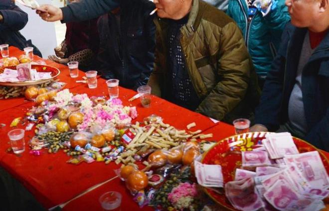 家裡窮！卻花高額聘金娶「啞巴」被酸：撿了沒人要的　幾年後妻子成「無價之寶」大家都羨慕我