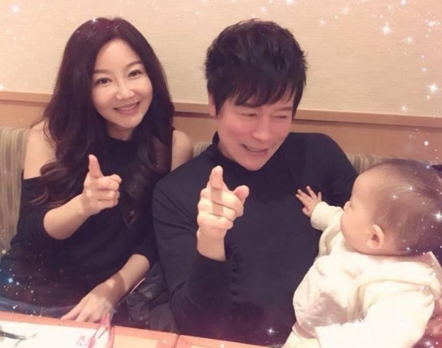 才剛嫁女兒！洪榮宏「結婚8年驚傳喜訊」　愛妻鬆口「我們家又添丁了」