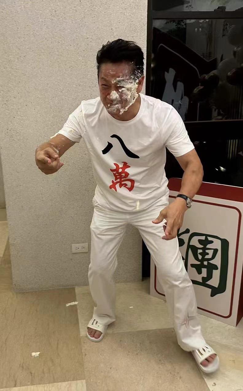 徐乃麟65歲生日願望曝光！敬老卡失而復得，鄰居善舉讓4萬現金變愛心捐款