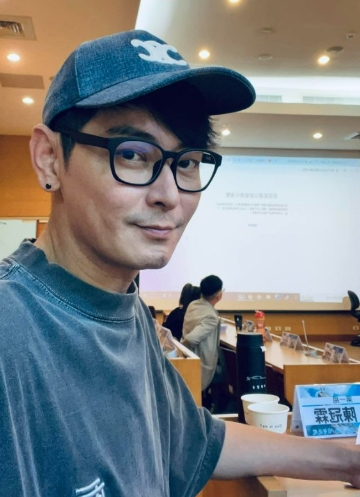 才剛考上政大！陳冠霖無預警「宣布休學」　無奈吐心聲：「哭死老娘了」