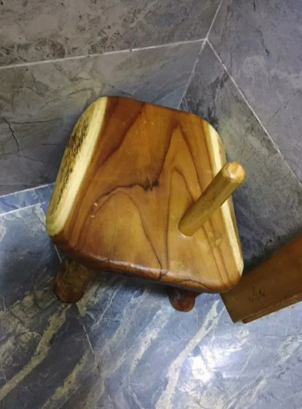 飯店浴室小木凳「在角落多一根」用途是什麼　神網友解答「根本一舉兩得」：超聰明的設計