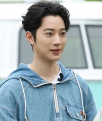 才剛退演藝圈！23歲男星「私自代表台灣」去國台辦　網友氣炸：「你憑什麼」
