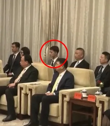 才剛退演藝圈！23歲男星「私自代表台灣」去國台辦　網友氣炸：「你憑什麼」
